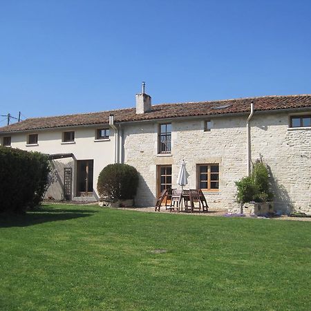 Le Noisetier At Les Hiboux Gites Chef-Boutonne Camera foto