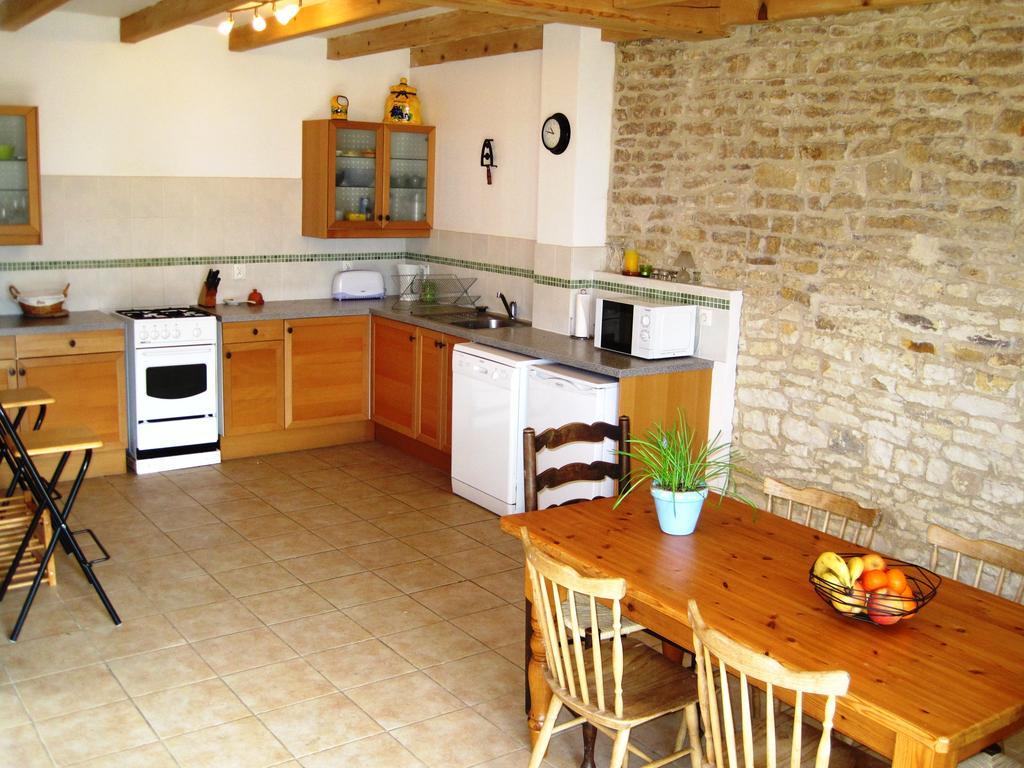 Le Noisetier At Les Hiboux Gites Chef-Boutonne Camera foto