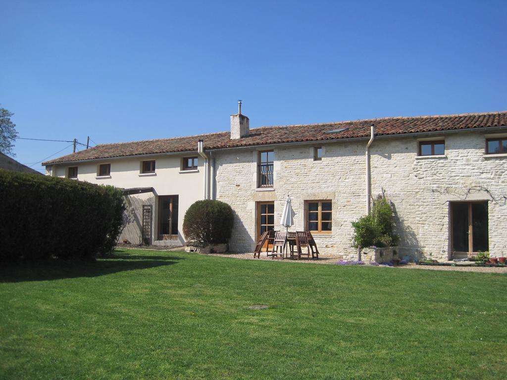 Le Noisetier At Les Hiboux Gites Chef-Boutonne Camera foto