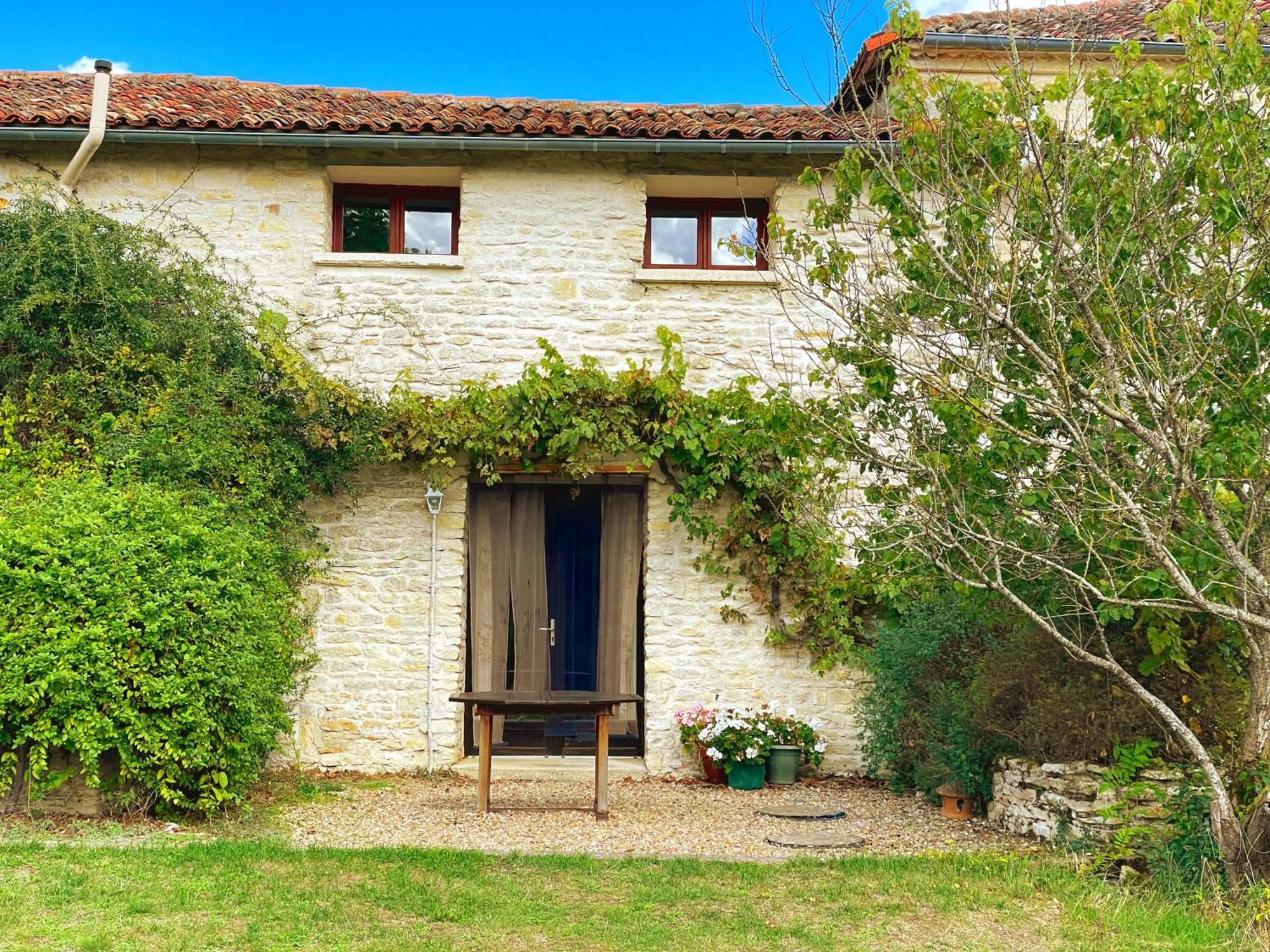 Le Noisetier At Les Hiboux Gites Chef-Boutonne Esterno foto